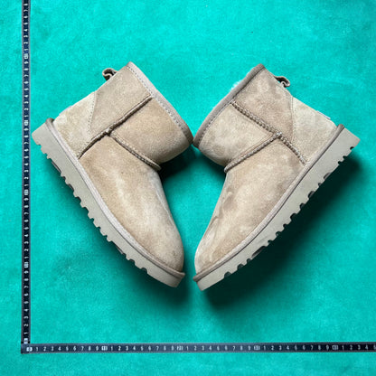 UGG