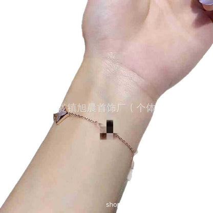 Donkey Home Top Diamond V Gold Four-leaf Clover Five-flower Bracelet V No Falling White Fritillaria Five-flower Bracelet Net Red OL Same Style