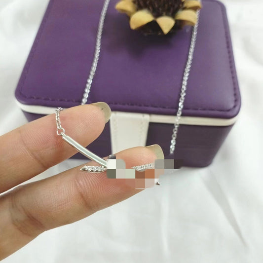 High Version T Knot Knot Necklace with Diamond Half Full Diamond Neck Chain All-match Fashion V Clavicle Chain Jewelry Fashion Beautiful