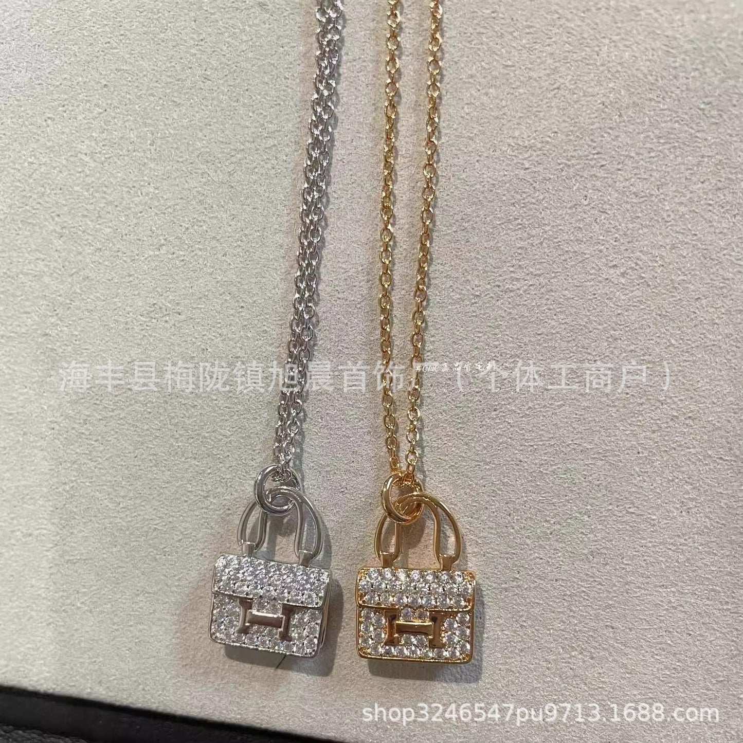 High Version V Gold H Letter Necklace Women's Color-free Enamel Clavicle Chain Light Luxury Rose Gold Pendant for Girlfriends Gift