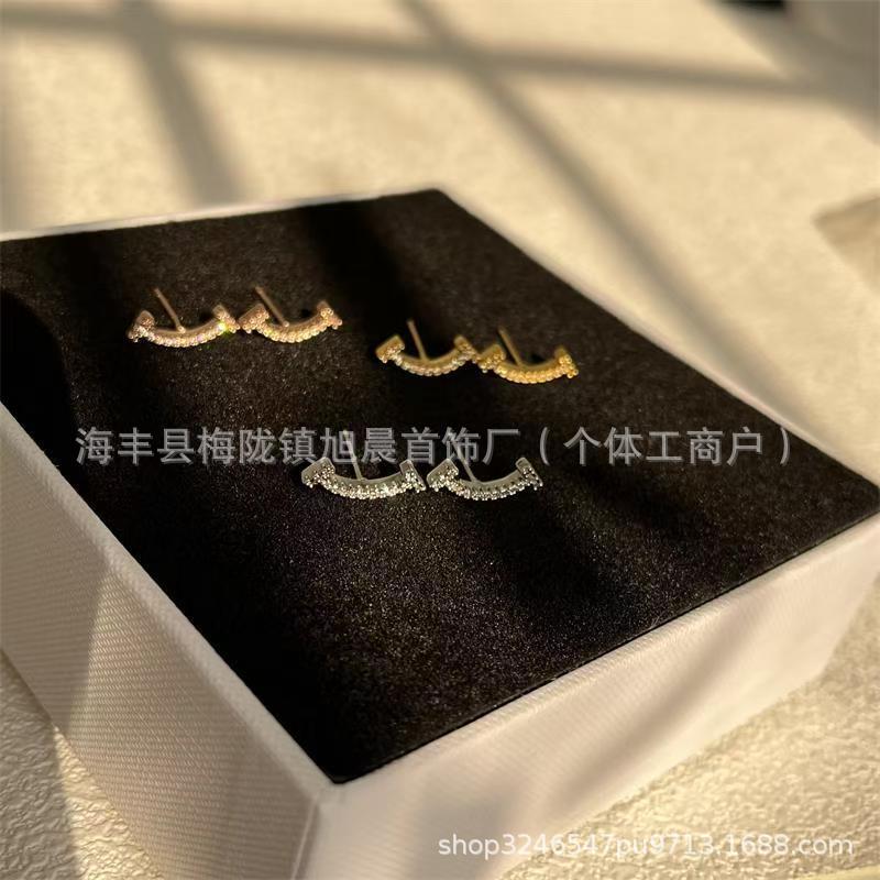 S925 Sterling Silver t Brand Full Diamond Smile Stud Earrings, Exquisite and Simple Style, Versatile for Commuting, Light Luxury with a High-End Feel