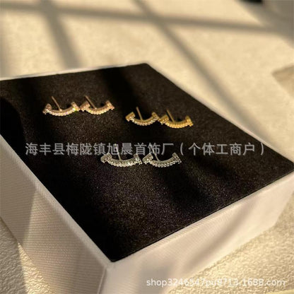 S925 Sterling Silver t Brand Full Diamond Smile Stud Earrings, Exquisite and Simple Style, Versatile for Commuting, Light Luxury with a High-End Feel