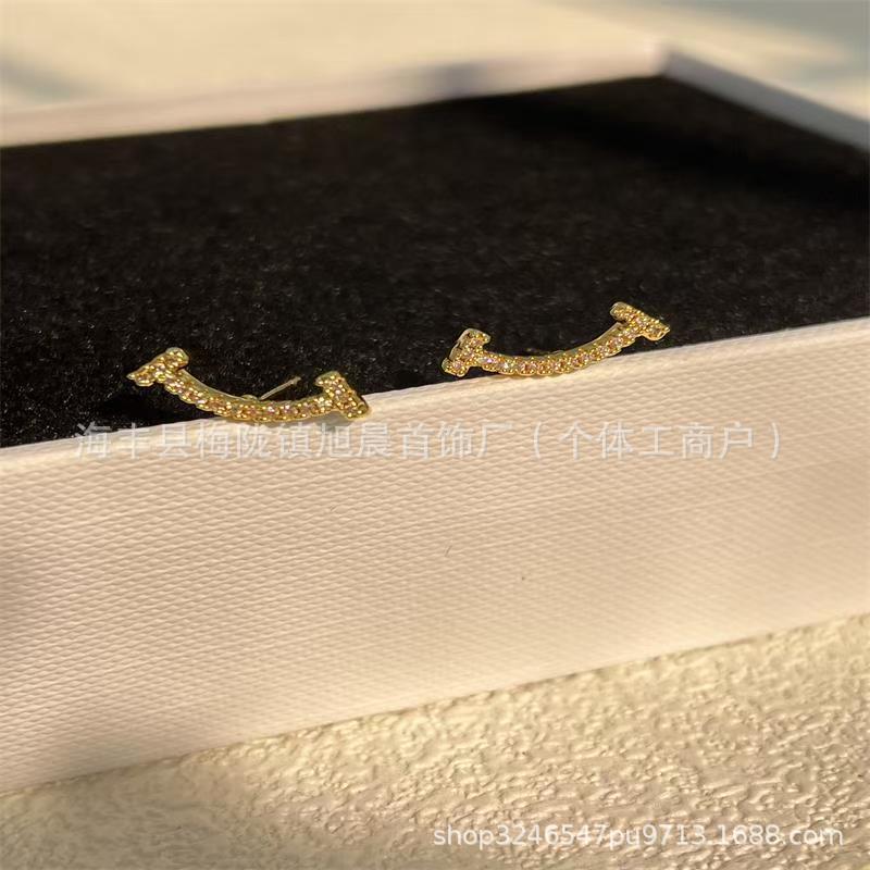 S925 Sterling Silver t Brand Full Diamond Smile Stud Earrings, Exquisite and Simple Style, Versatile for Commuting, Light Luxury with a High-End Feel