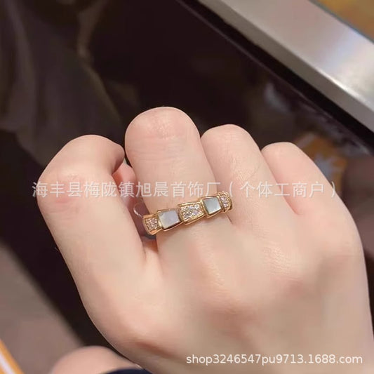 Baojia V Gold High Version Natural White Fritillaria Diamond-encrusted Wide Version Snake Ring Fashion Personality V All Light Luxury Snake Bone Ring