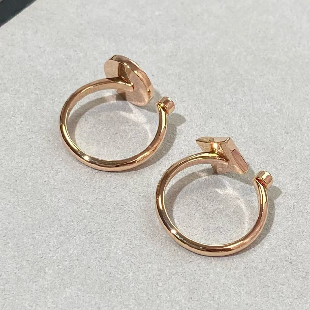 Donkey Home V Gold High Version Pointy Flower Round Cake Ring Women's Light Luxury Natural Fritillaria Thick Plating Fashionable Beautiful V Open Ring
