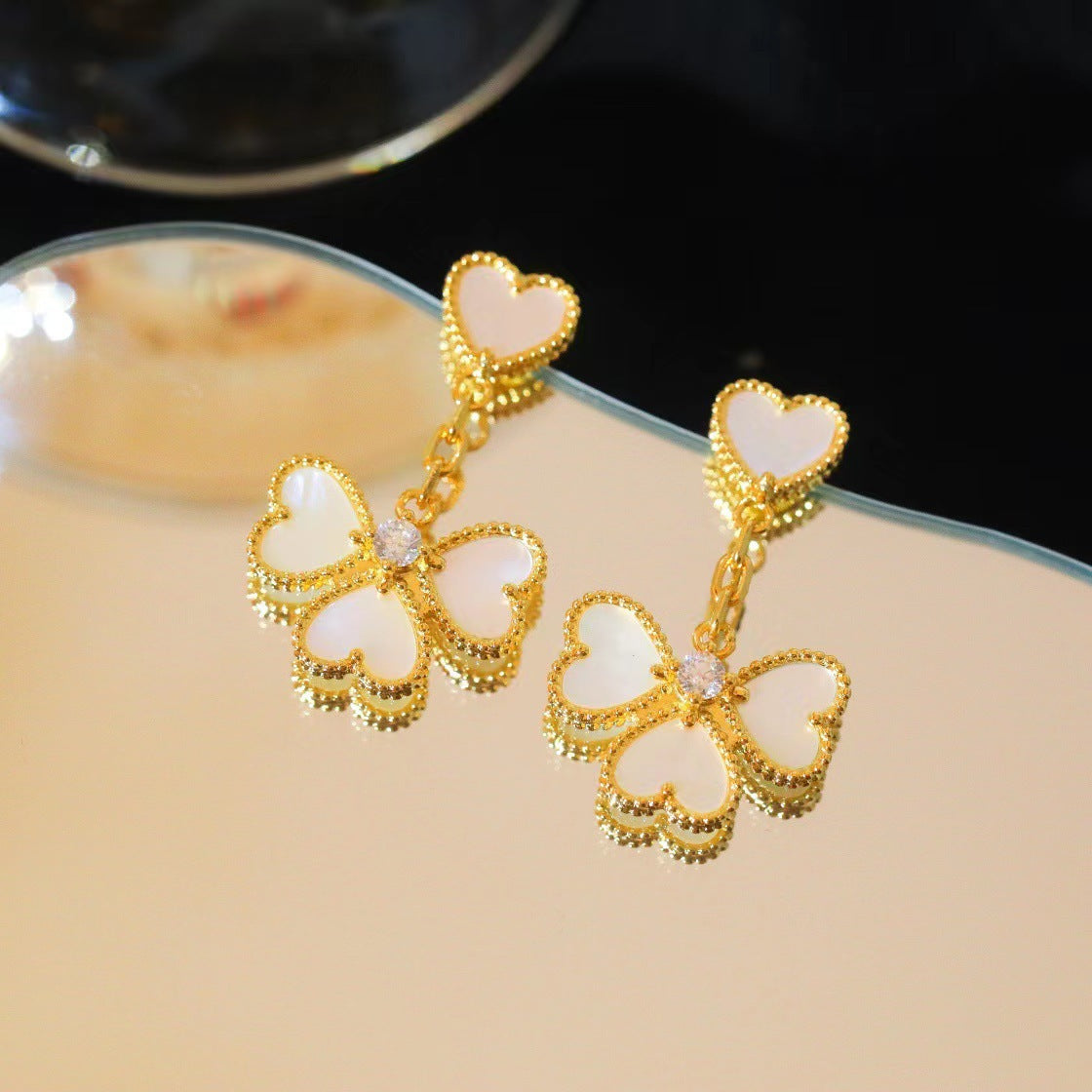 High Version V Gold Four-leaf Clover Necklace V Classic White Fritillaria Earrings Electroplated Thick Gold All-match Simple Fashion Beautiful OL