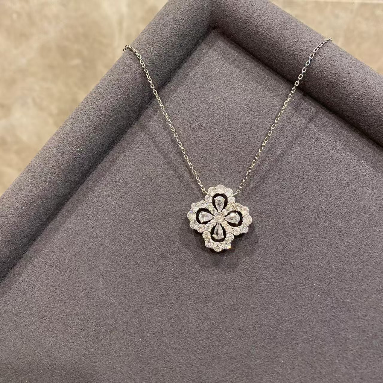 V Gold High Version Hw Harey Four-Leaf Clover Necklace Women's Accessible Luxury Silver Loop Flower Full Diamond Sapphire Clavicle Chain