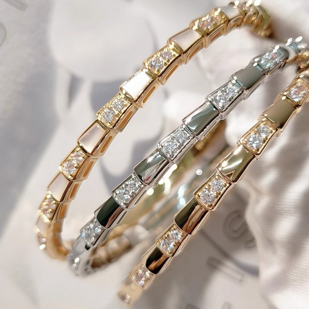 Niche Design High-grade Sense Diamond-encrusted White Fritillaria Snake Bone Bracelet Narrow Snake Bracelet Plated with K Rose Gold Personality Fashion