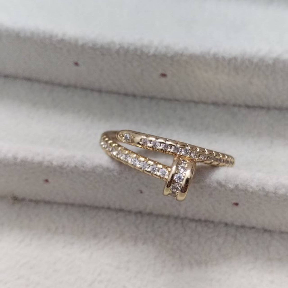 Kajia's New Ring, Fashionable and Beautiful Full Diamond Nail Ring for Men and Women, High Version Fashionable and Beautiful Couple Gift