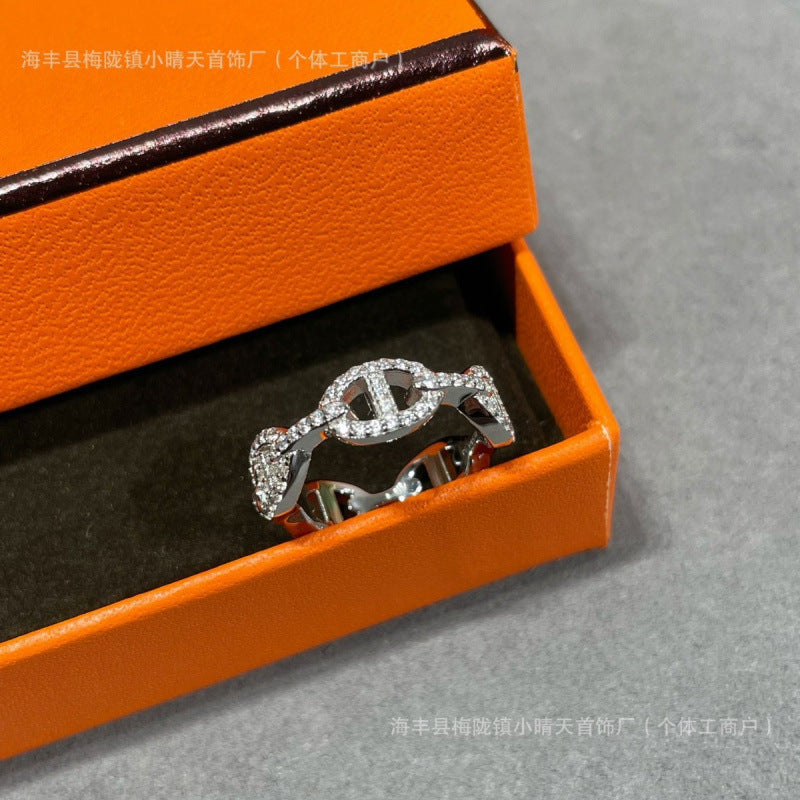 High-Quality Pig Nose Ring for Women, Thickened Electroplated 18K Rose Gold Fashion V Gold Couple Ring Factory Wholesale
