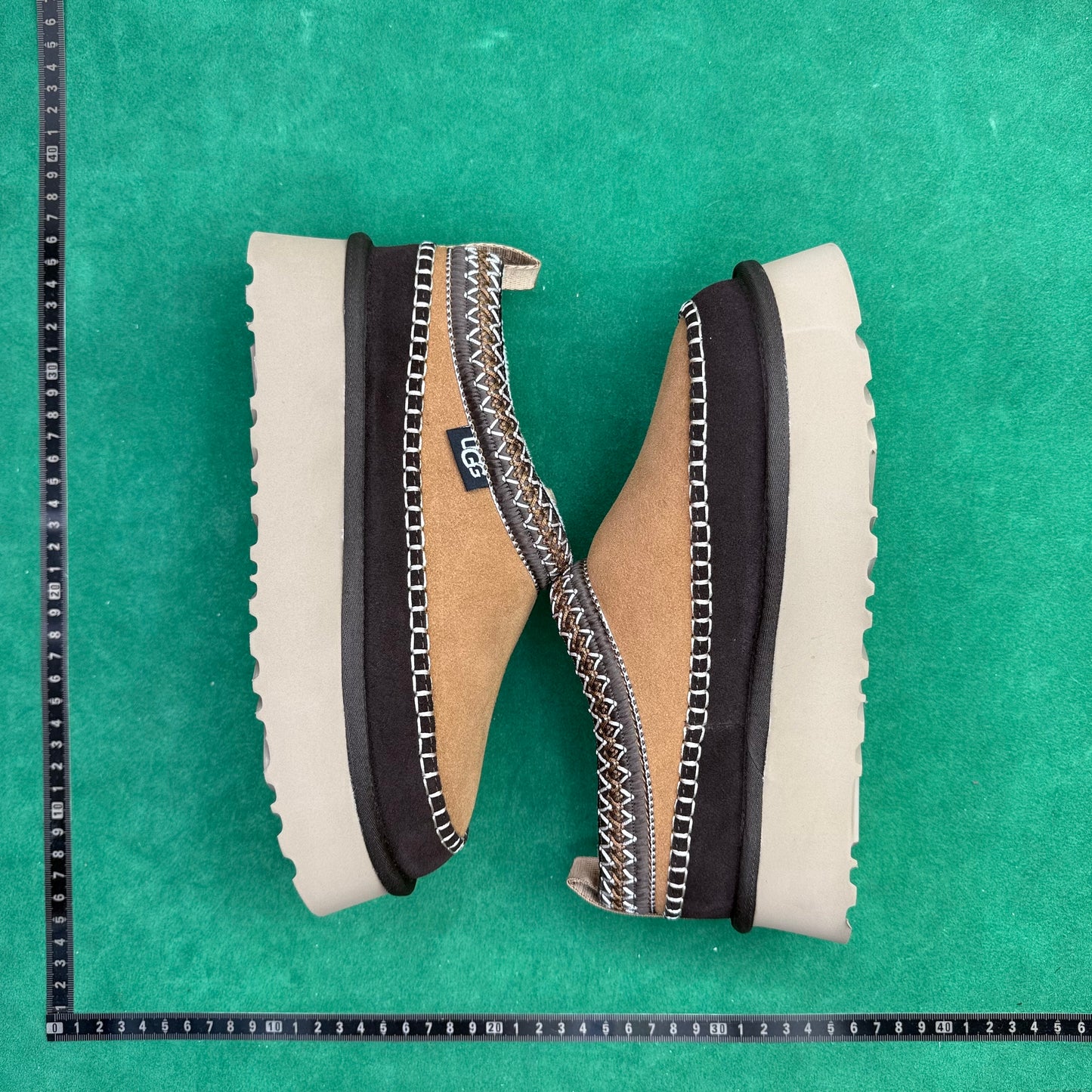UGG