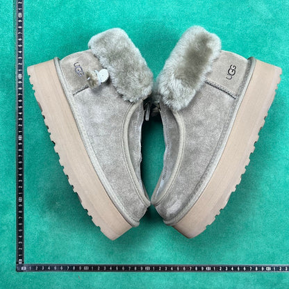 UGG