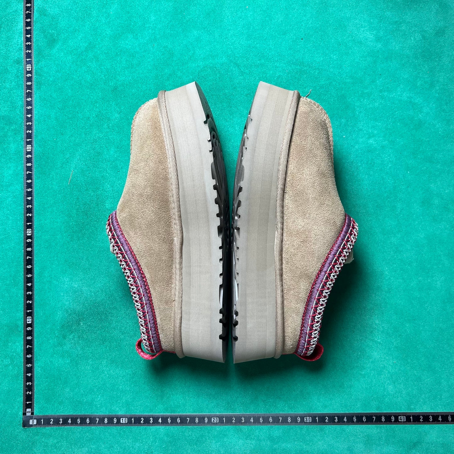 UGG