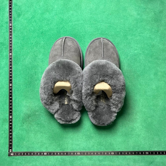 UGG