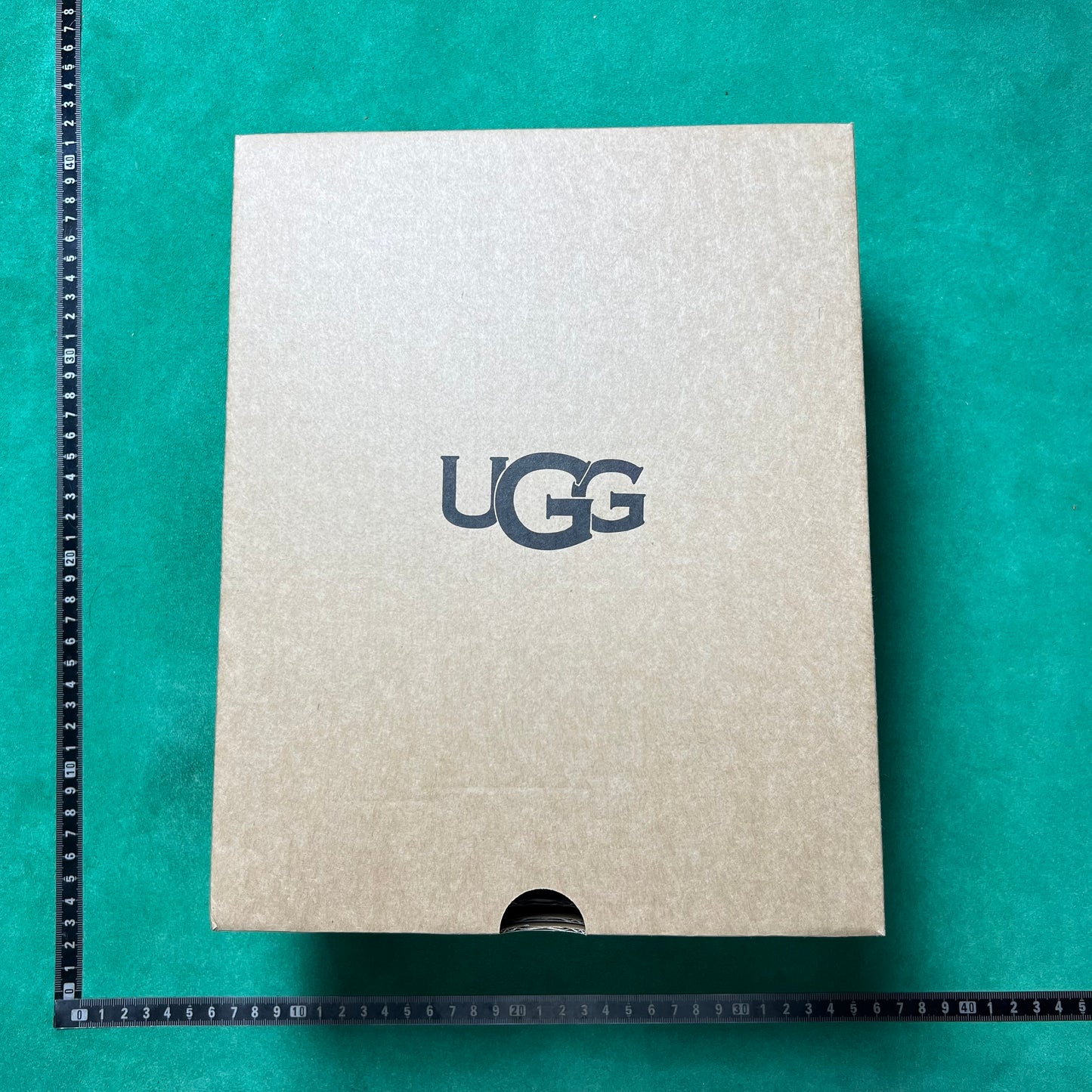 UGG