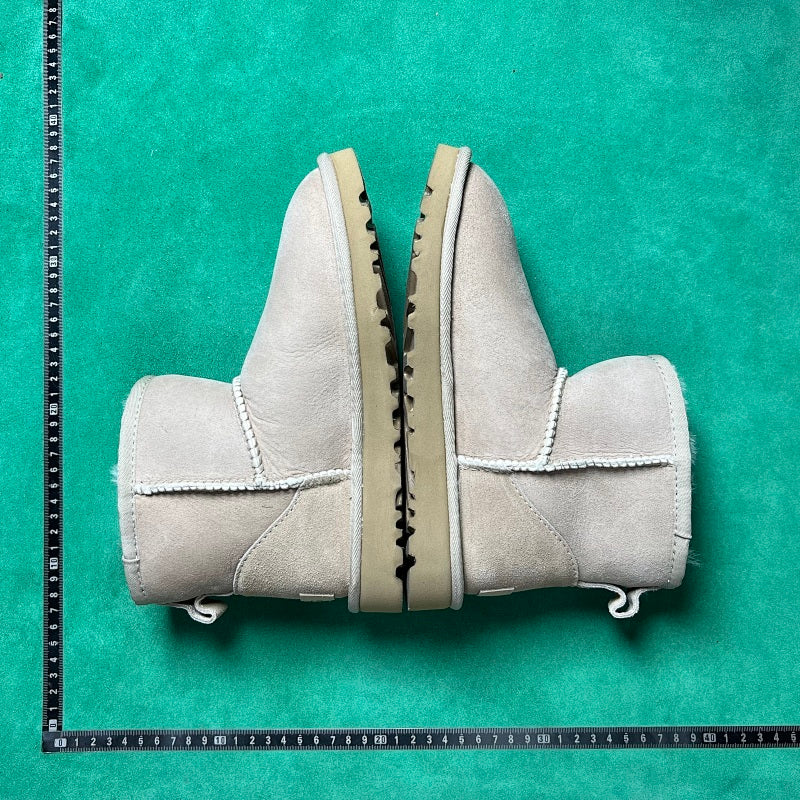 UGG
