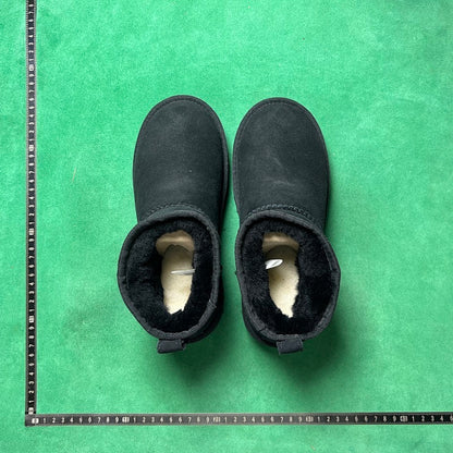 UGG