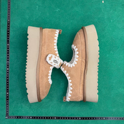 UGG