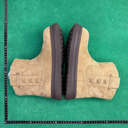 UGG