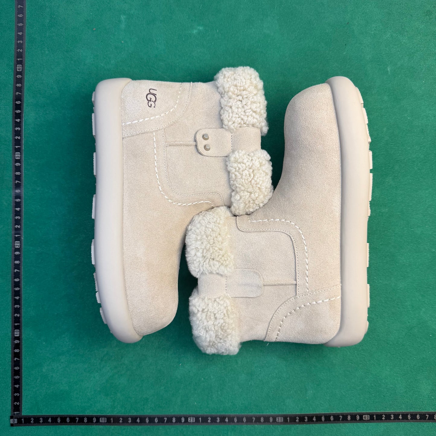UGG