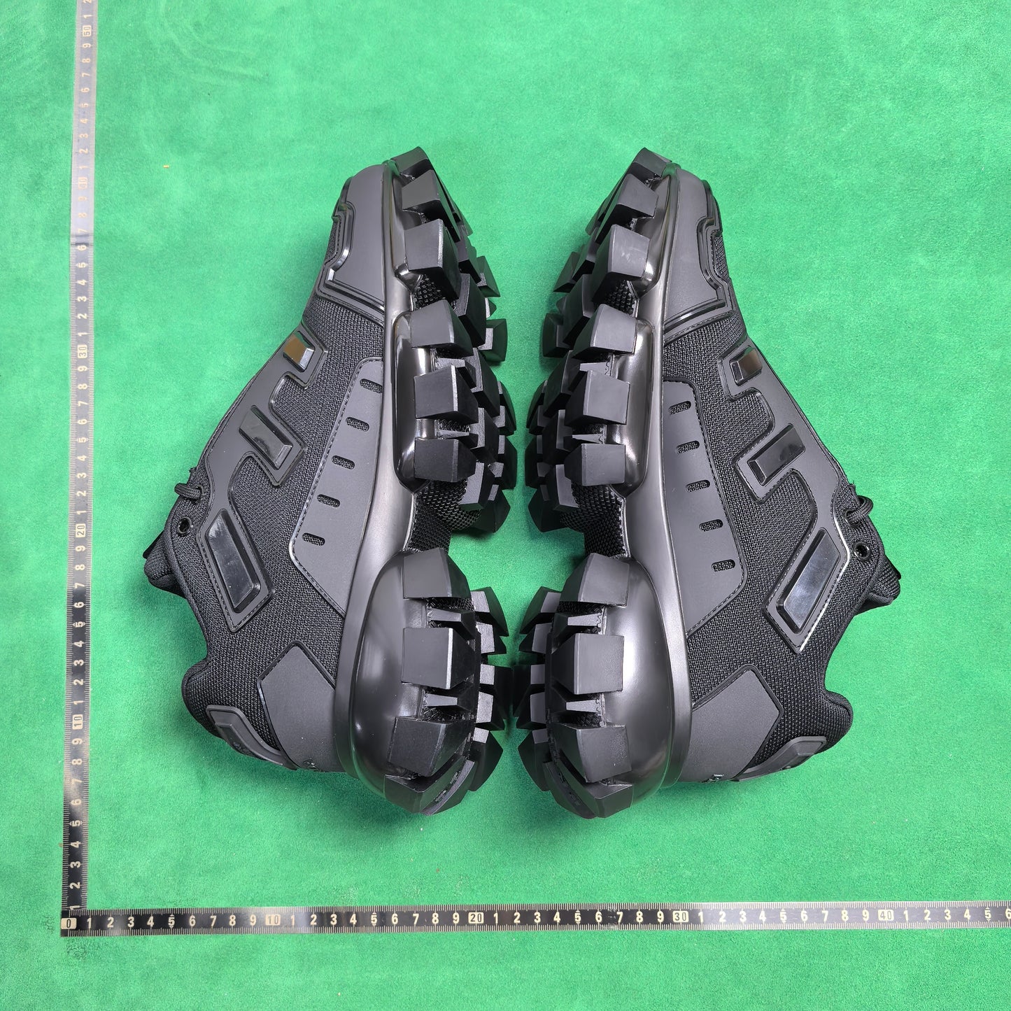 Prada - Cloudburst Thunder