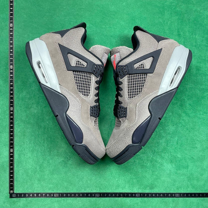 Air Jordan 4 Retro