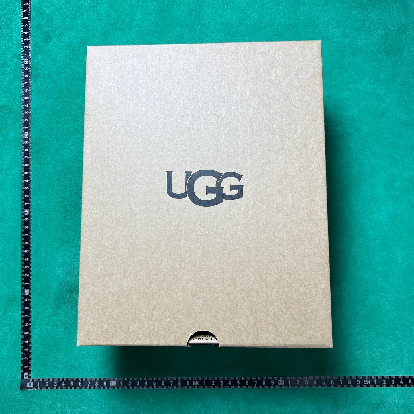 UGG