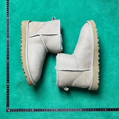 UGG