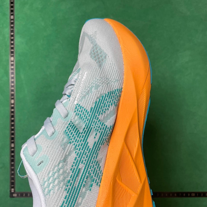 Asics -Novablast 5 LE