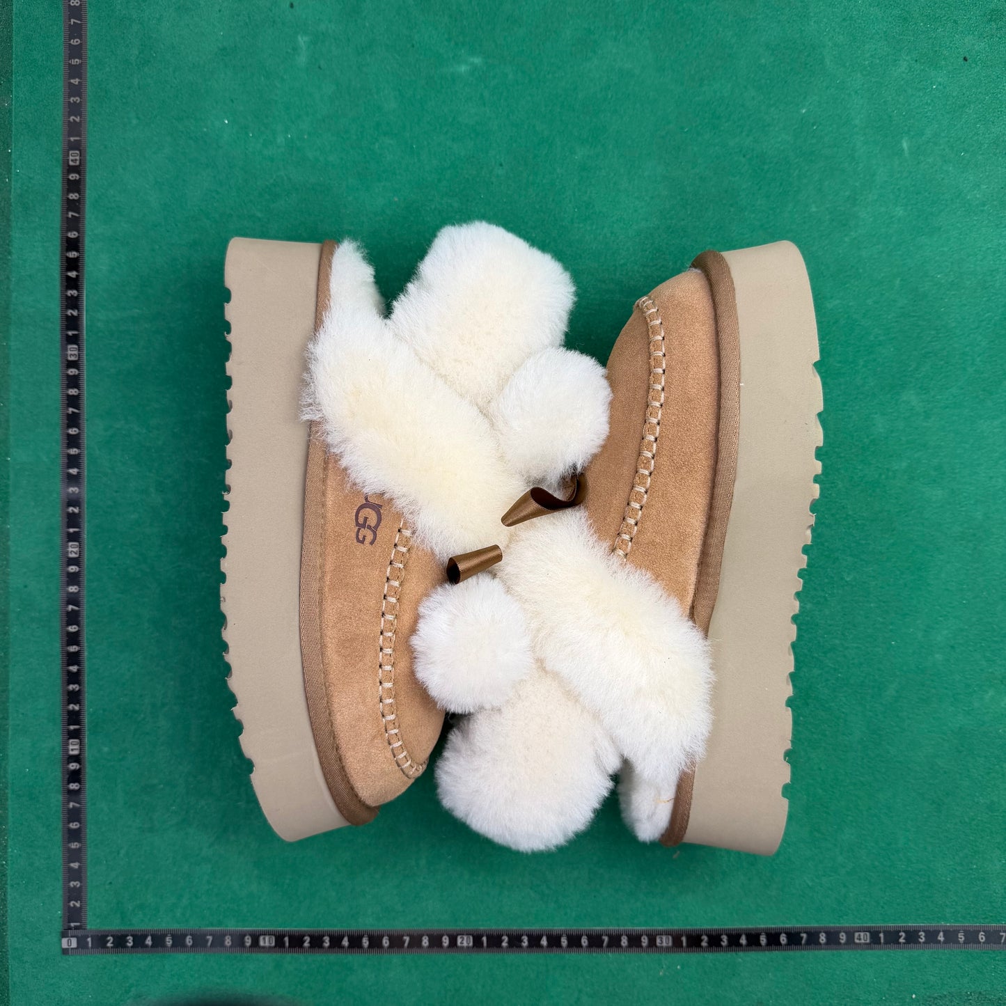 UGG