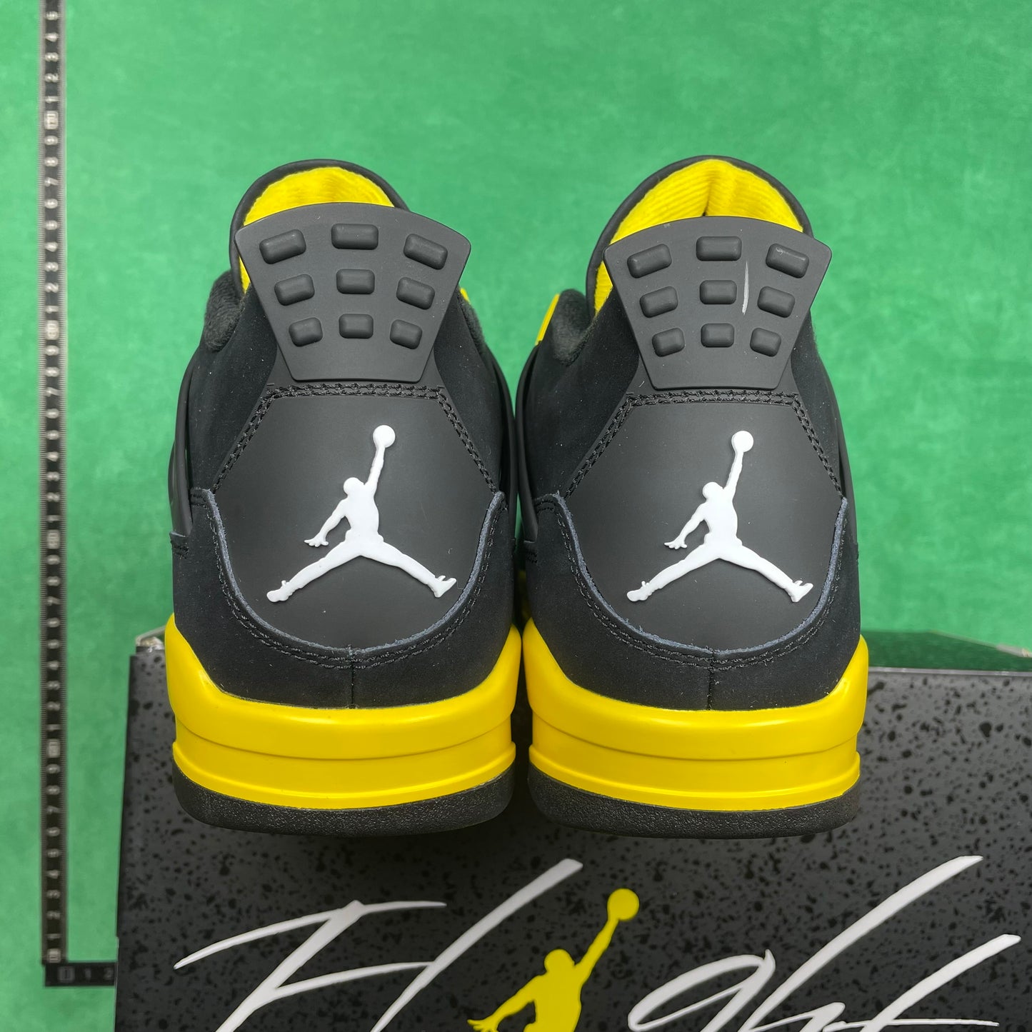 Air Jordan 4 Retro