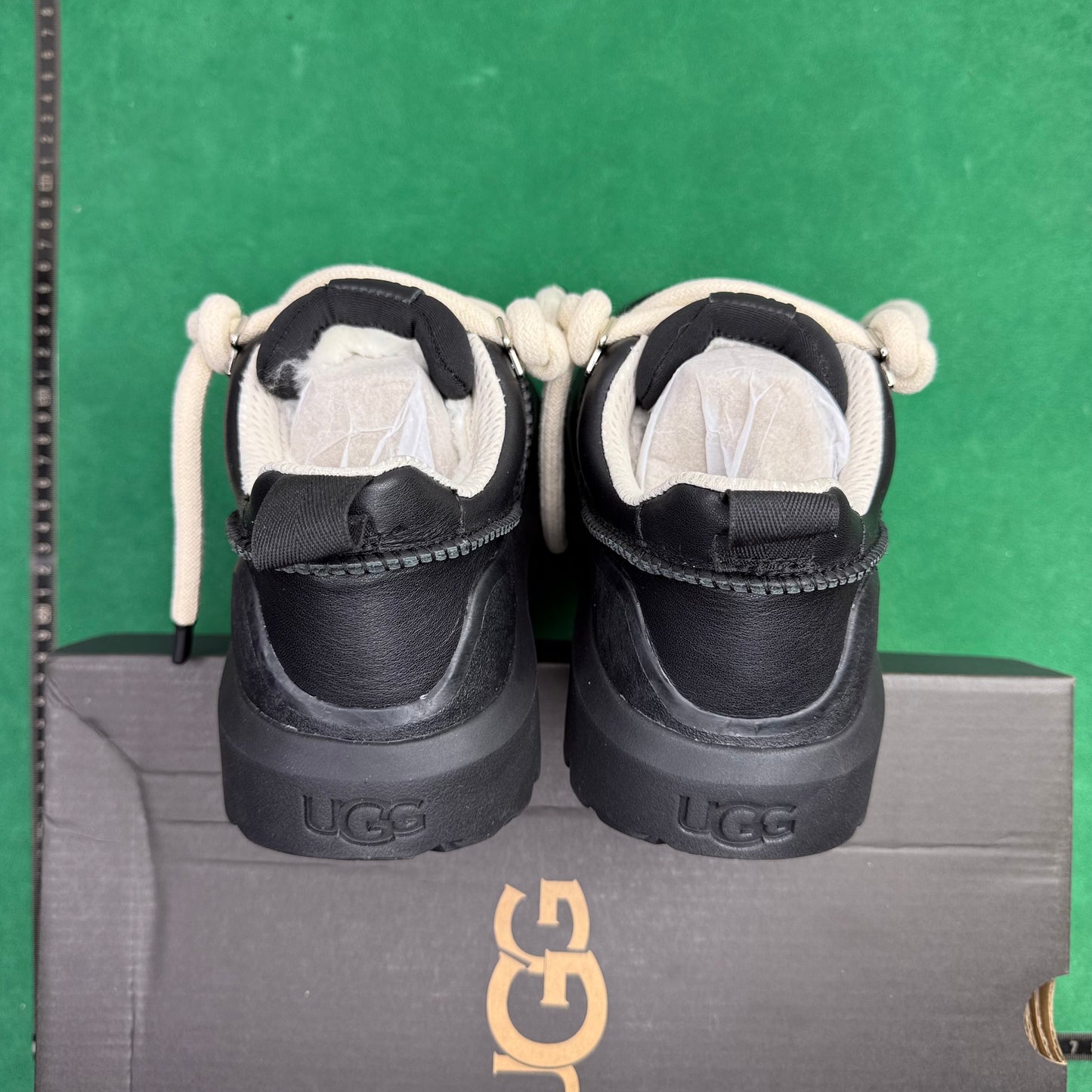 UGG