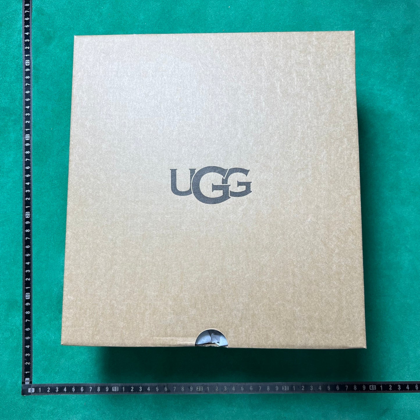 UGG