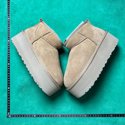 UGG