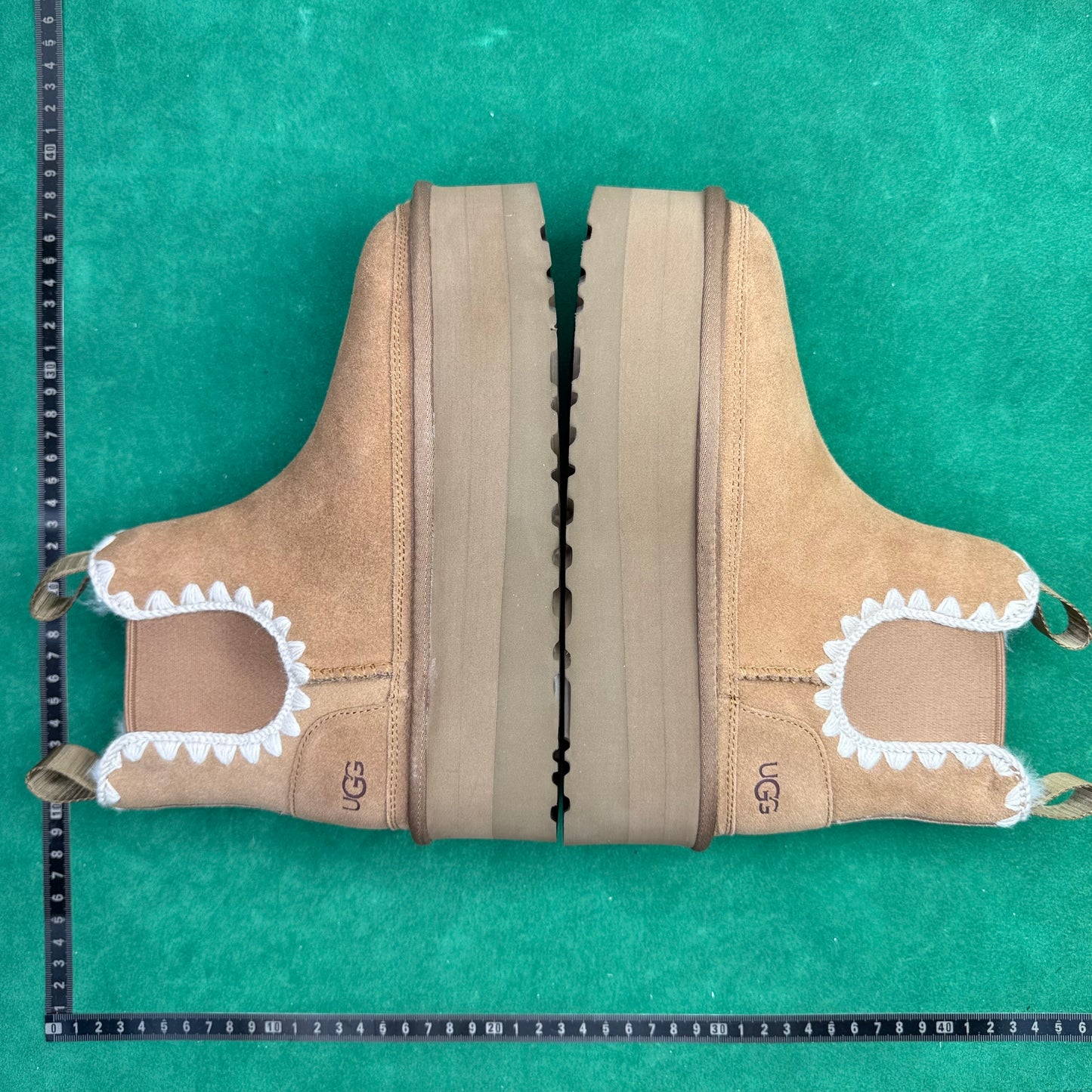 UGG