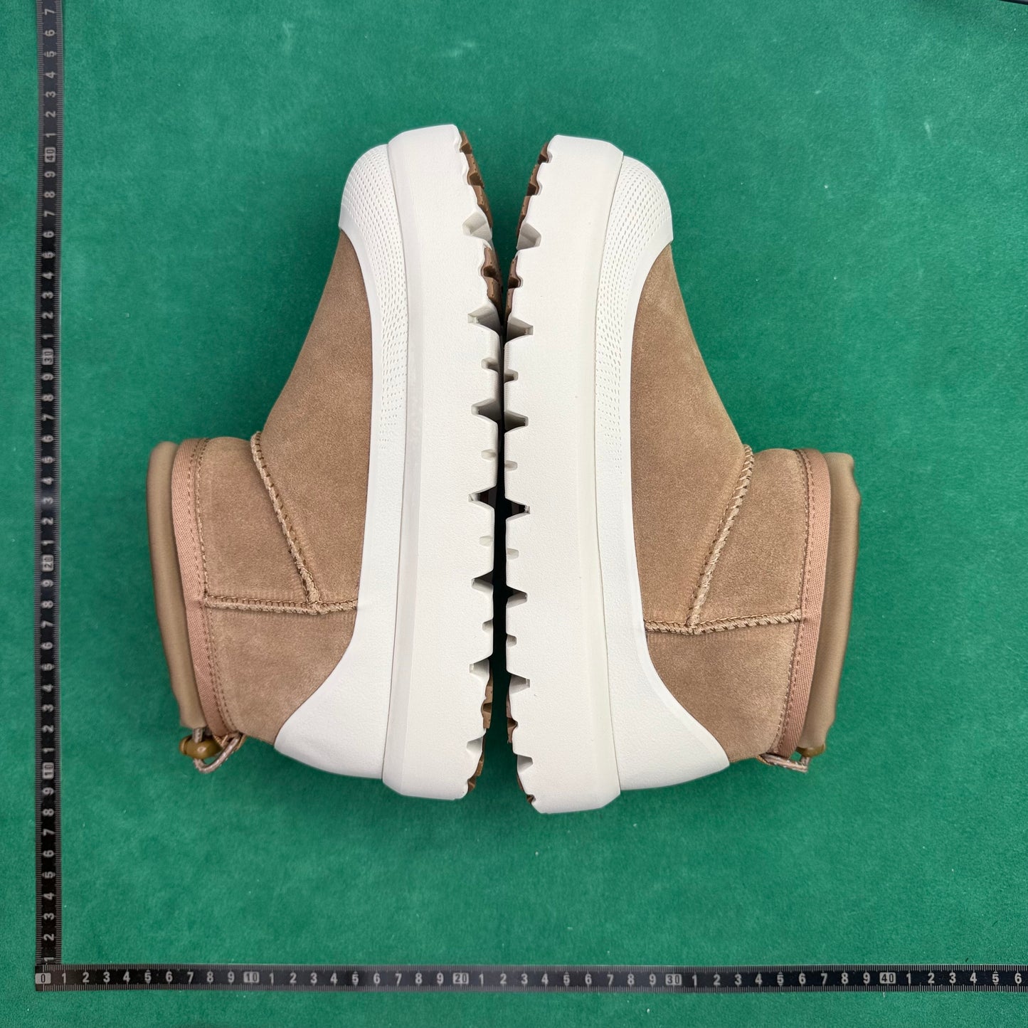 UGG