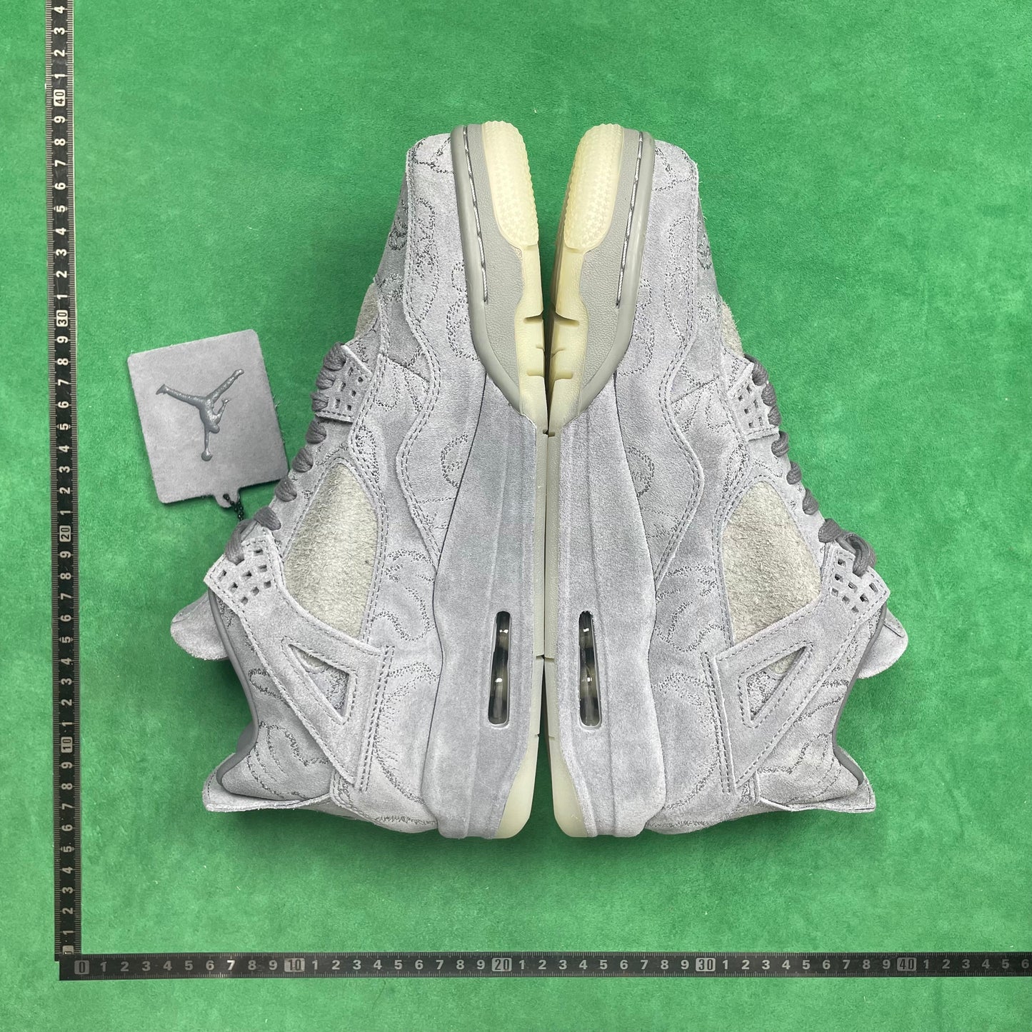 Air Jordan 4 Retro Kaws