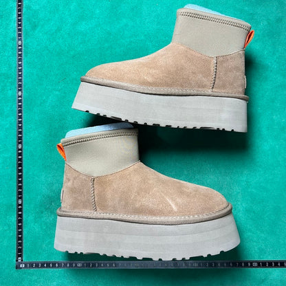 UGG