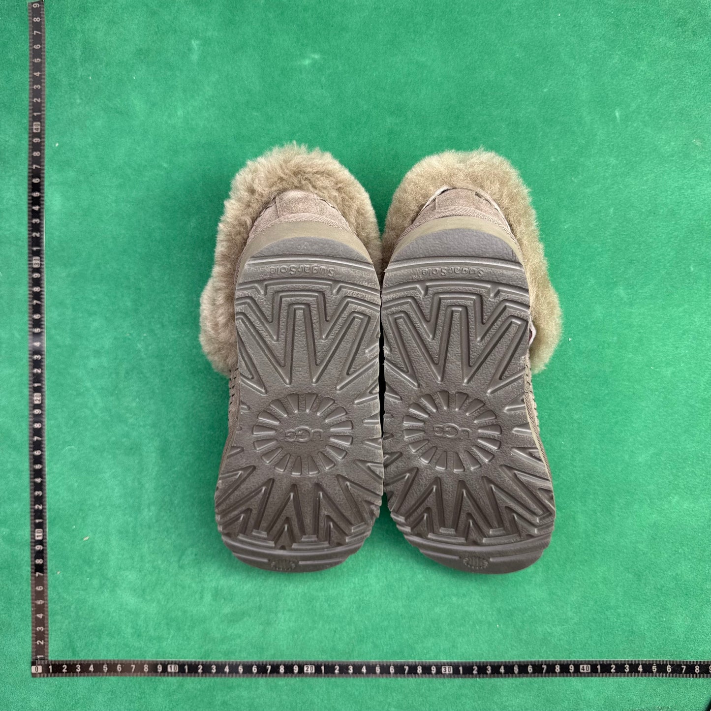 UGG