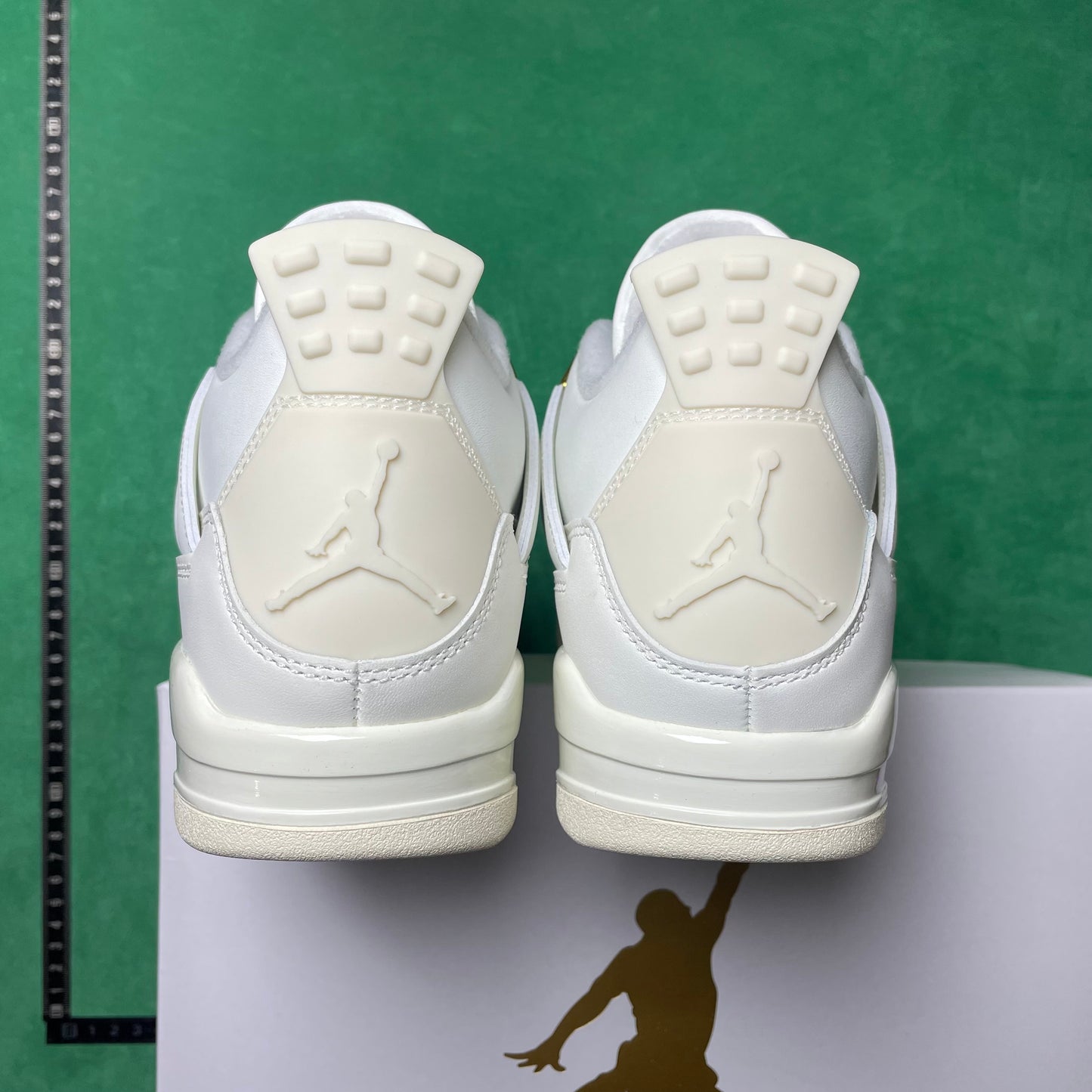 Air Jordan 4 WMNS Retro