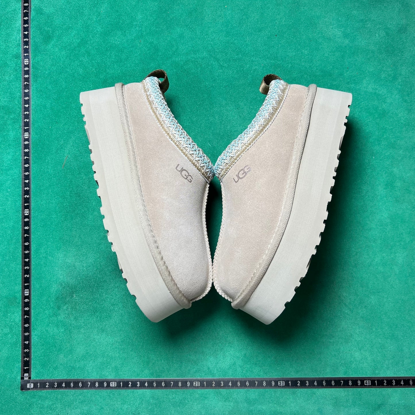 UGG