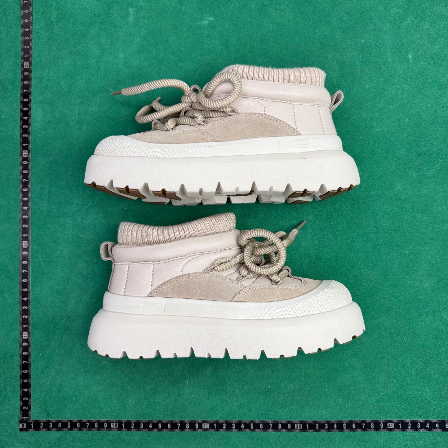 UGG