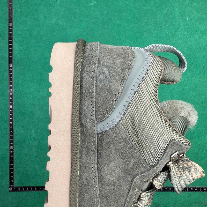 UGG