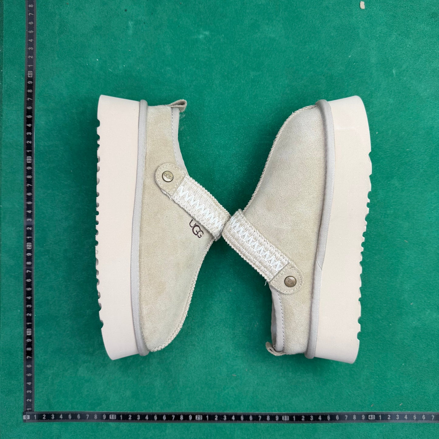 UGG
