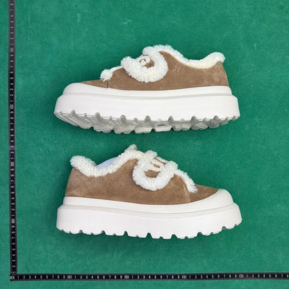 UGG