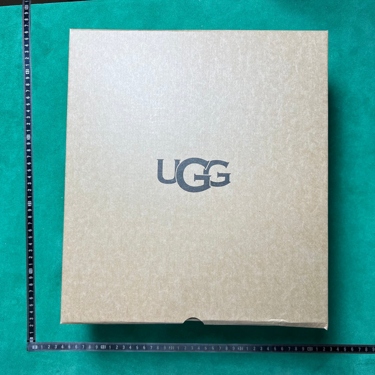 UGG