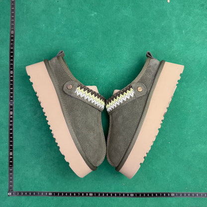 UGG