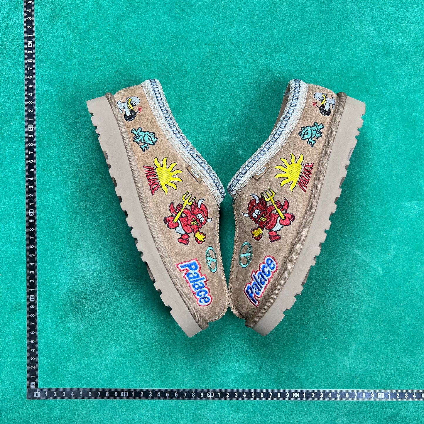 UGG