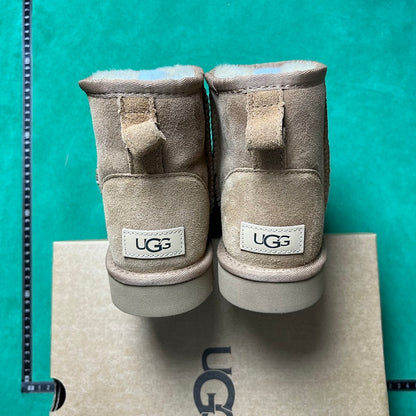 UGG