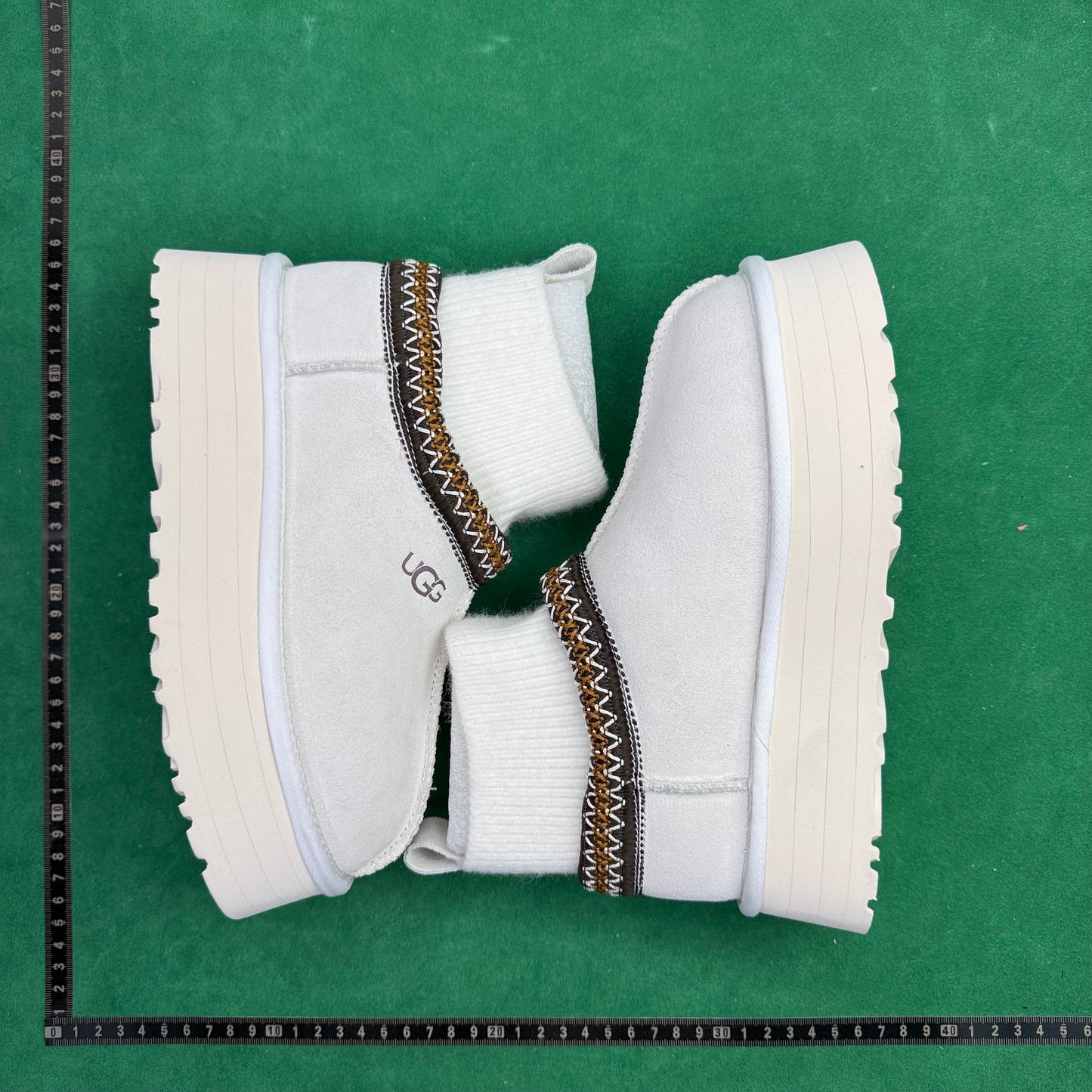 UGG